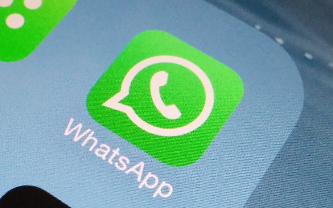 WhatsApp for iPhone can send messages offline and up to 30 photos.